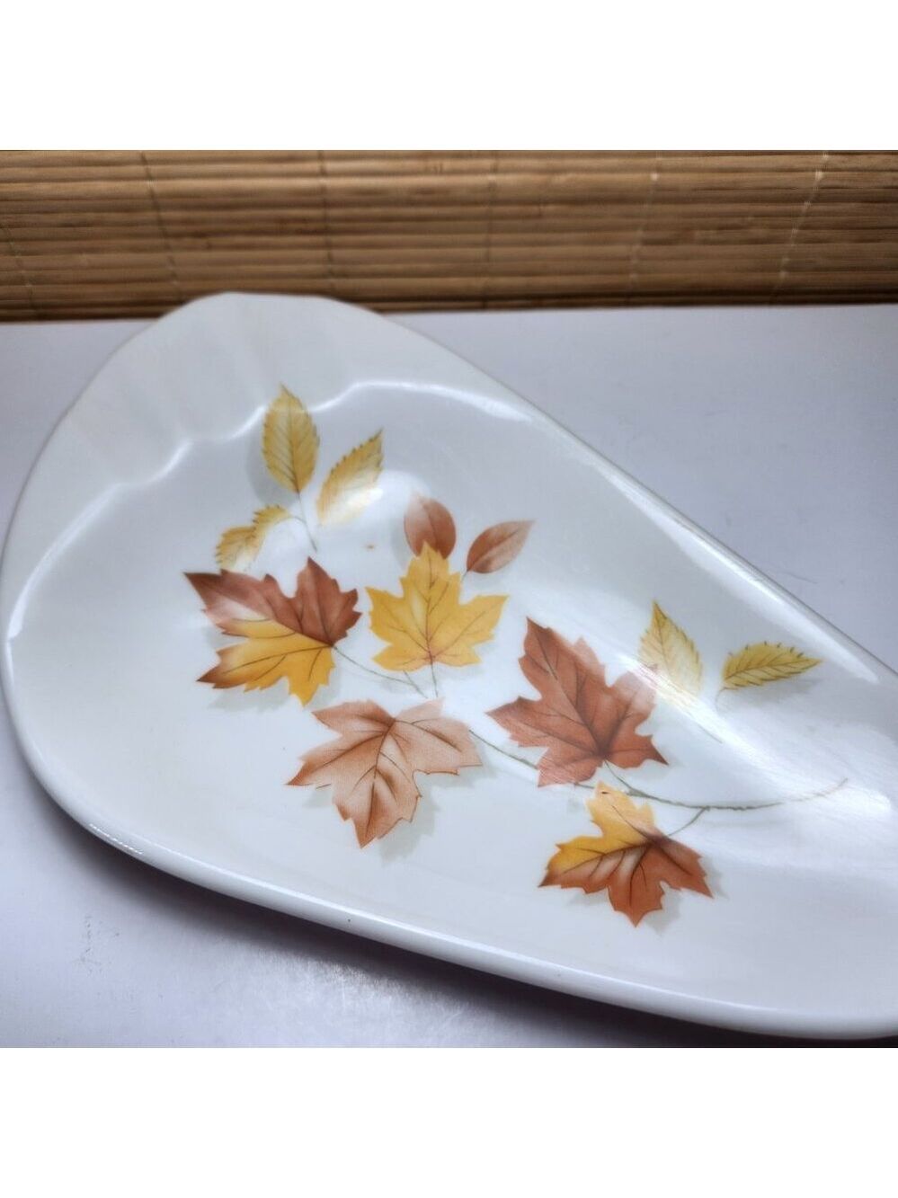 Ashtray Vintage Melamine Mid Century Kidney Shape Autumn Leaves Made in Canada - Picture 4 of 8
